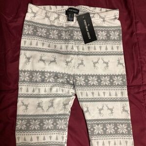 Streetwear Society | Cream Colored Reindeer/Snowflake Leggings | Size Small